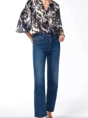 CHICO'S High Rise Straight Leg Jeans Wash Raw Hem size 2
